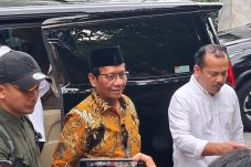 Mahfud Soal Oknum Satpol PP Garut Dukung Gibran: Pelanggaran, Norak