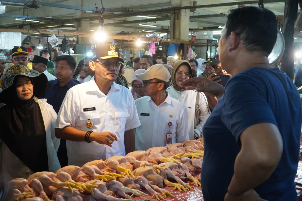 Sambangi Pasar Adji Dilayas, Seno Aji Sebut Ketersediaan Pangan Lokal jadi Tantangan Pemenuhan Bahan Baku MBG