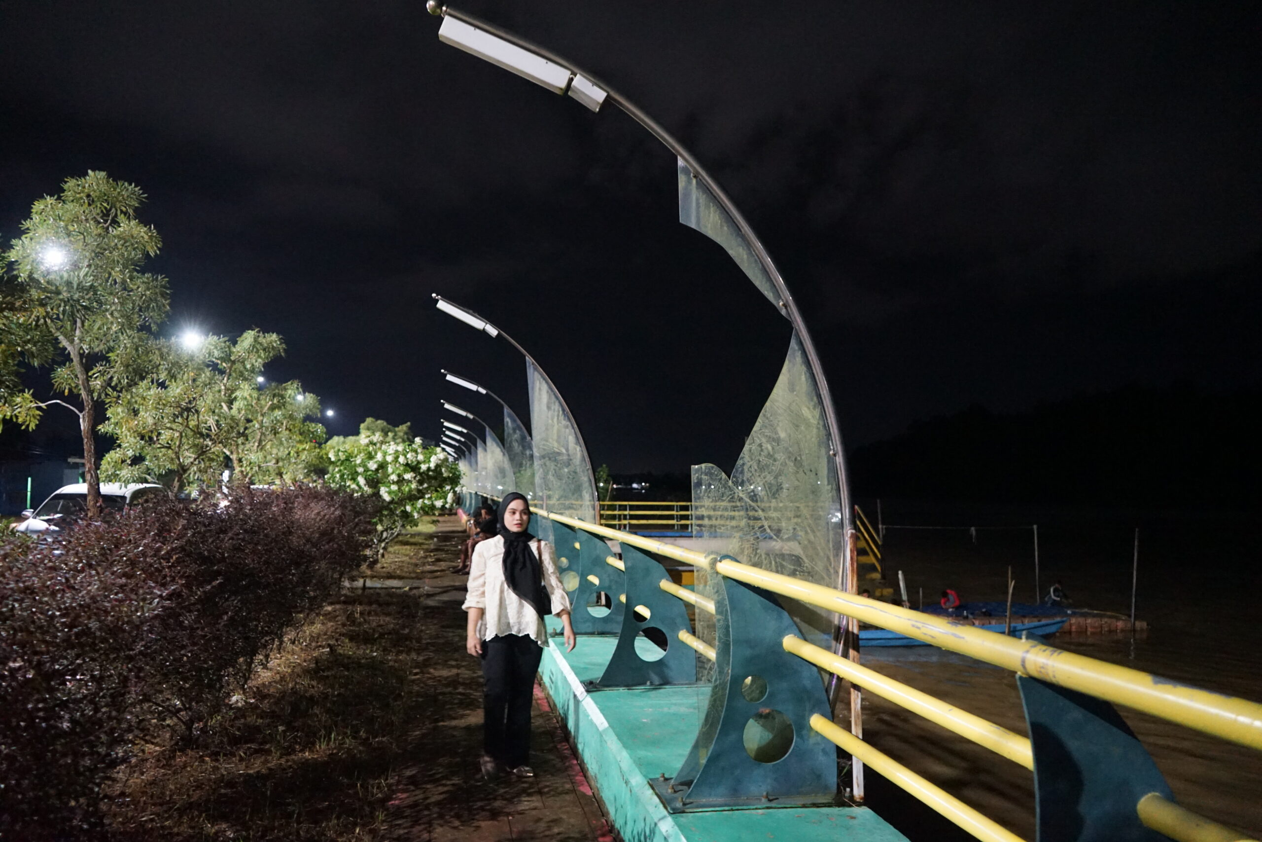 Lampu Mati, Spot Foto Rusak, Ornamen Turap Tanjung Baru Sambaliung Tak Terawat