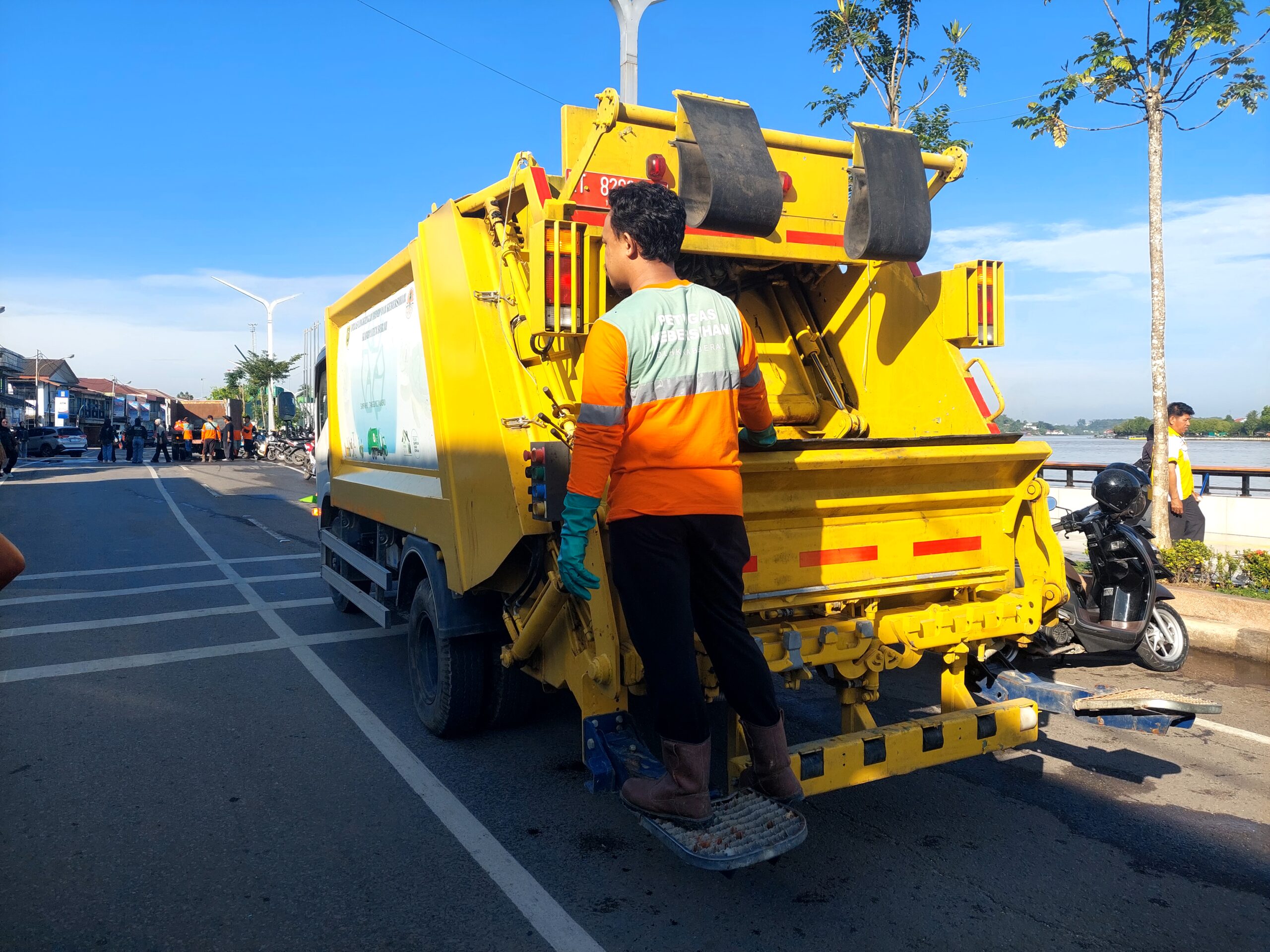 DLHK Harus Komitmen Pengadaan Mobil Angkut Sampah Setiap Kelurahan
