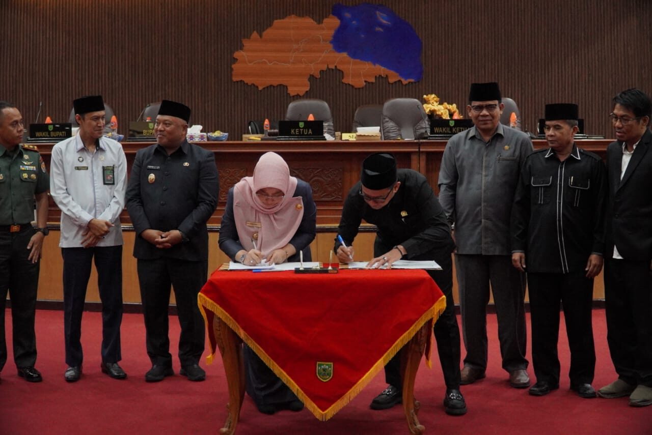Empat Raperda Disahkan, Ketua DPRD Imbau Tingkatkan Pelayanan Publik