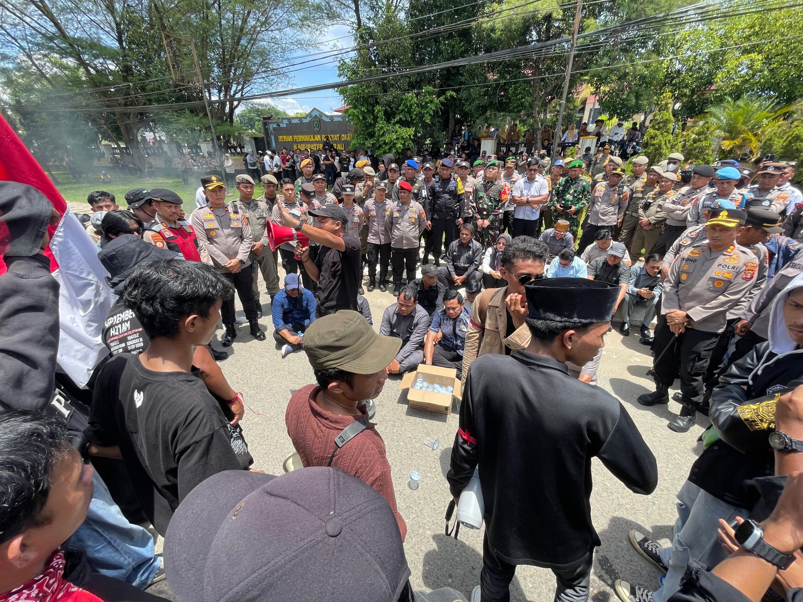 Tidak Lengkap yang Temui Demonstran, Ketua DPRD Berau: 14 Orang Lainnya Punya Kendala Masing-Masing