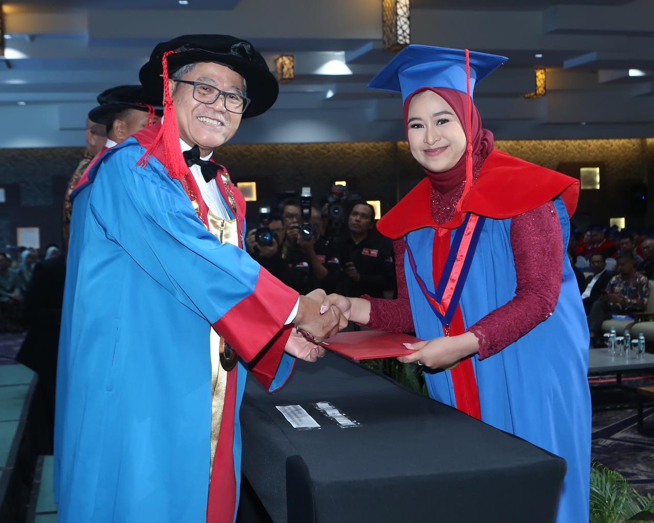 Nathania, Mahasiswi asal Tanjung Batu Berhasil jadi Lulusan Terbaik di ITS Bandung Melalui Jalur Beasiswa PT Berau Coal