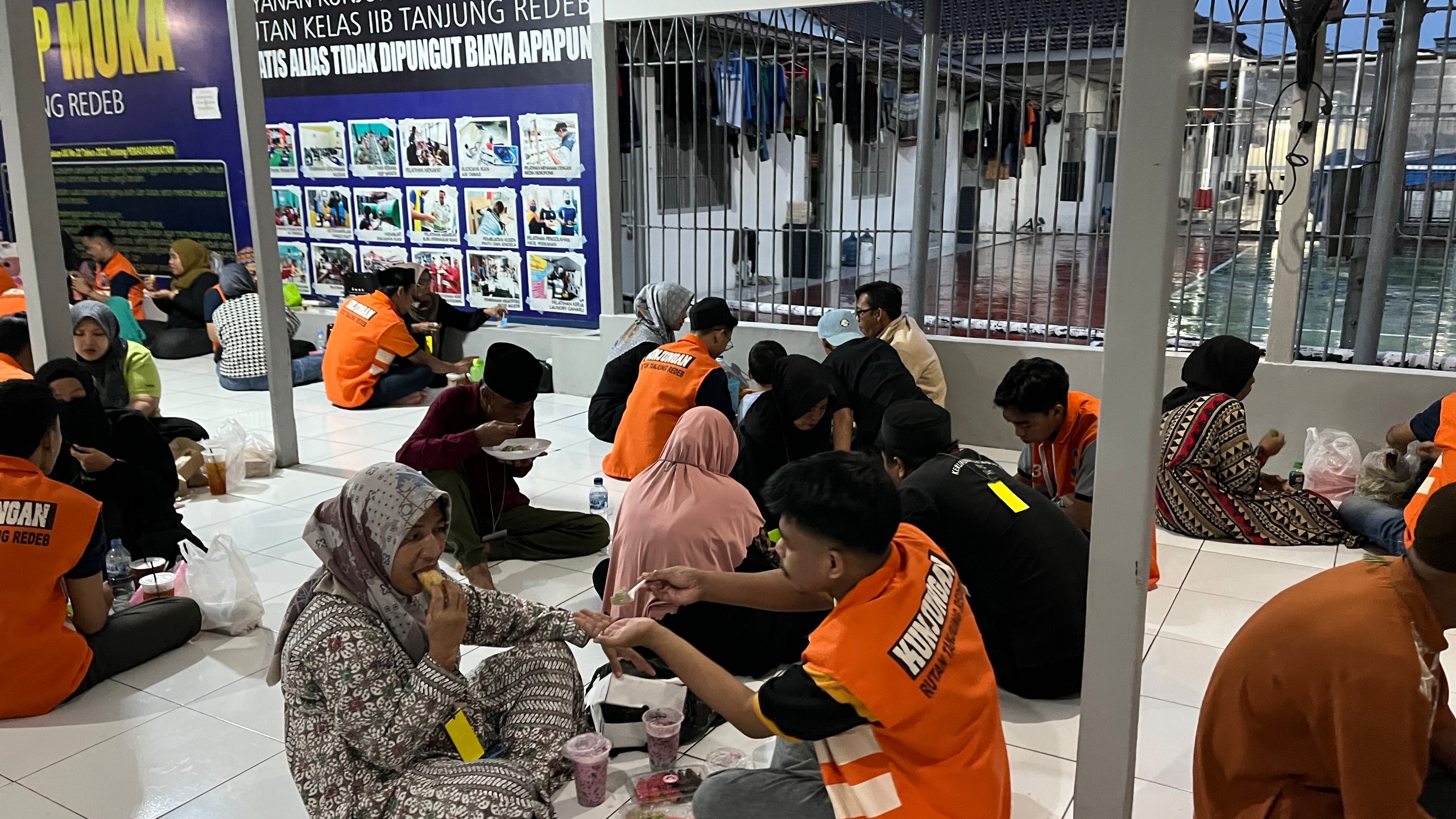 Melalui Program MESRA, Rutan Tanjung Redeb Beri Kesempatan Warga Binaan Bukber dengan Keluarganya