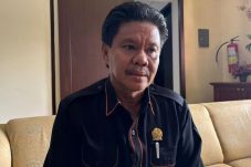 Belum Maksimal! Frans Lewi Komentari Kualitas Proyek Drainase dan Fasilitas Pendidikan di Tembudan