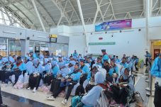 Keberangkatan 215 Jemaah Haji asal Berau Penuh Suka Cita Meski Sempat Delay Dua Jam