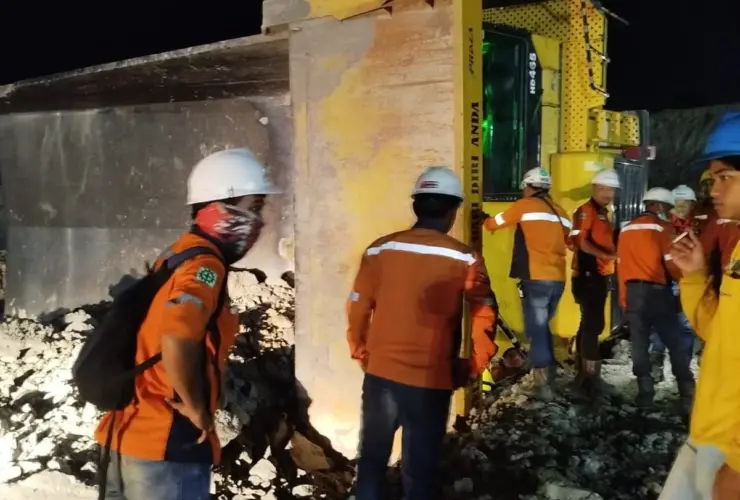 Laka Kerja di Hauling PT PSG, Truk HD Rebah Operator Dipastikan Selamat