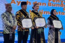 Rudy dan Sri Kompak Gaungkan ‘Ayah Wajib Hadir’ di Puncak Harganas Kaltim